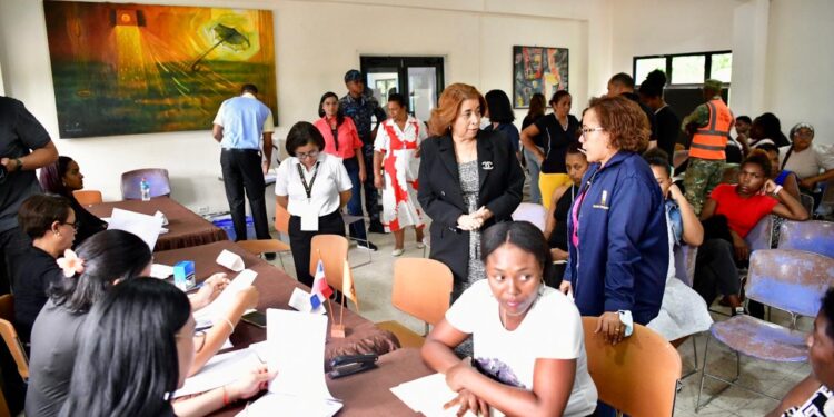JCE beneficia a 1,762 ciudadanos en Bajos de Haina durante la «Semana de los Registros Civiles de AL y el Caribe»
