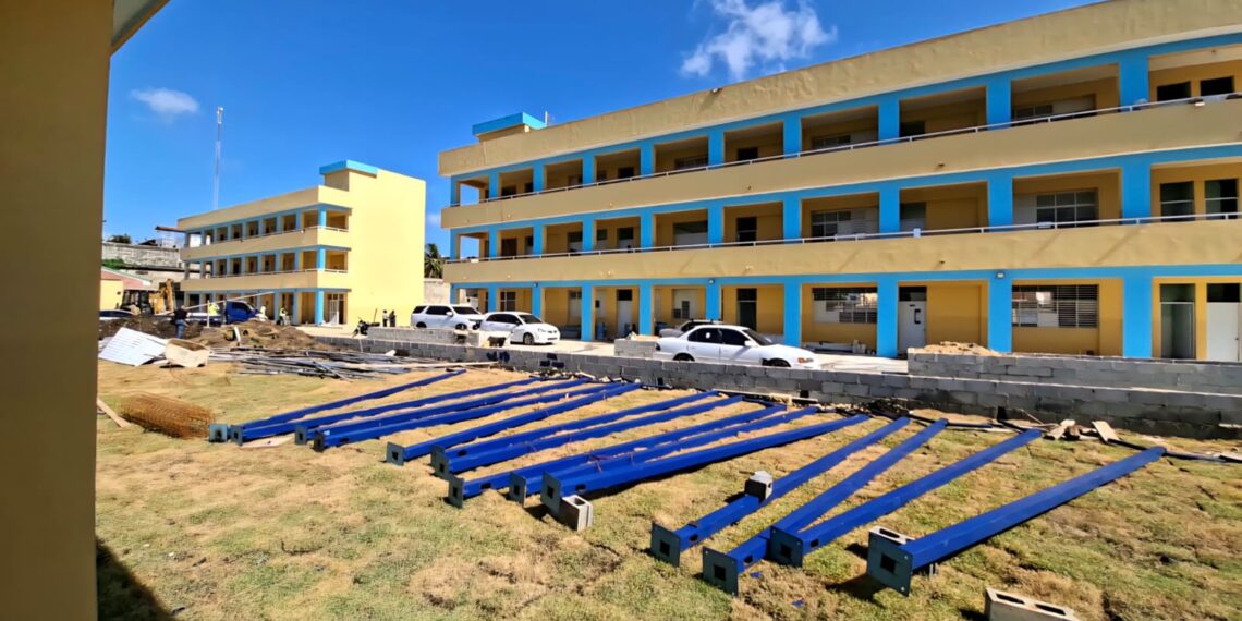 Dan toques finales a Escuela de Cancino Adentro y otros planteles de SDE que incorporarán más de 60 nuevas aulas para el nuevo año escolar 2026-2027