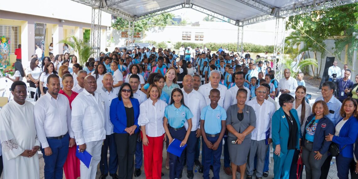Regional 15 de Educación inicia con éxito año escolar 2026-2027 con 422,937 estudiantes convocados