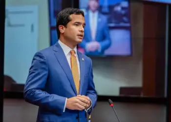 OMAR FERNÁNDEZ CRITICA QUE MÁS DEL 75 % DE LOS NUEVOS EMPLEOS PROVIENEN DEL SECTOR PÚBLICO