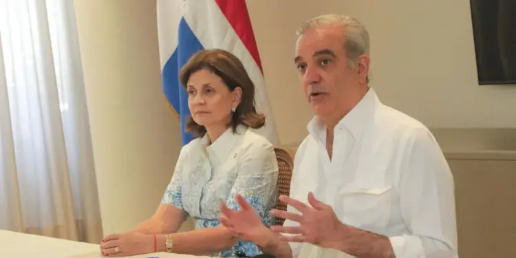 Abinader anuncia ampliación de la carretera hacia Licey al Medio a cuatro carriles