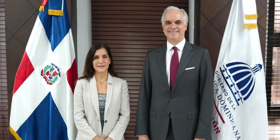 Embajada de EE.UU. en RD y el Minerd exploran cooperación en bilingüismo y tecnología