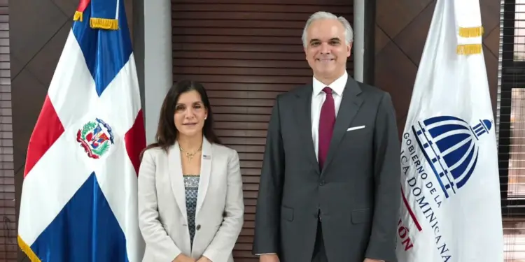 Embajada de EE.UU. en RD y el Minerd exploran cooperación en bilingüismo y tecnología