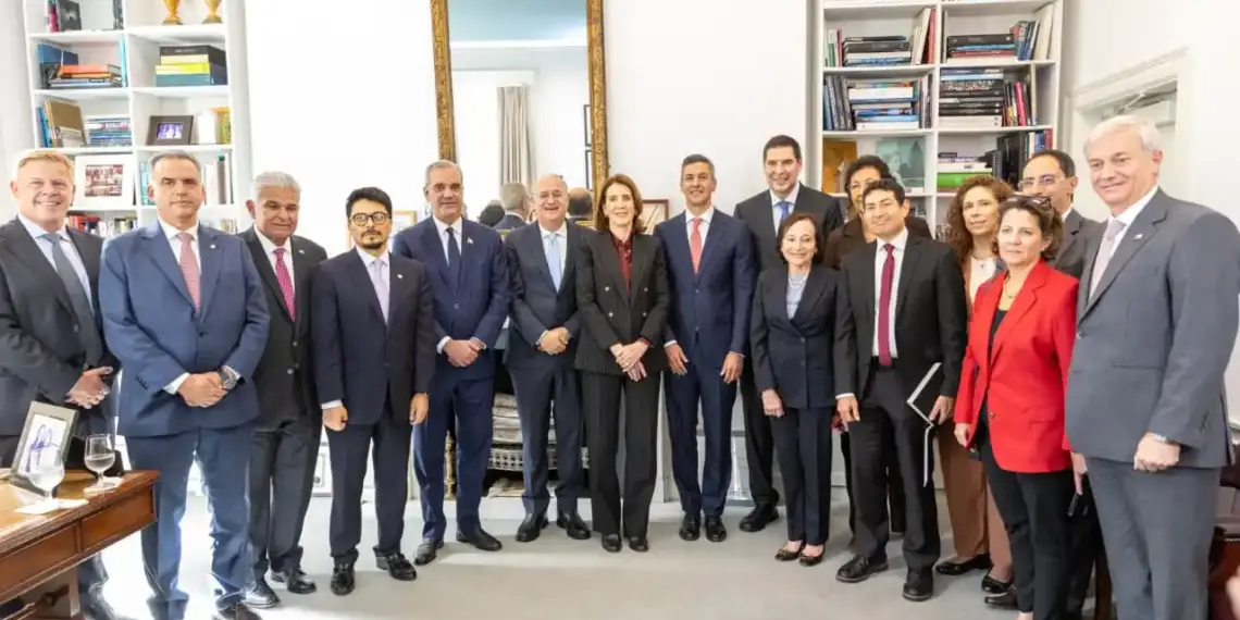 Abinader propone estrategia regional de IA y plantea avanzar en su regulación sin frenar el desarrollo
