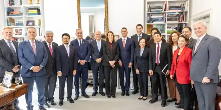 Abinader propone estrategia regional de IA y plantea avanzar en su regulación sin frenar el desarrollo