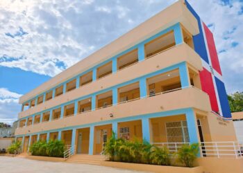 Más del 98 de los centros educativos funcionan normal en todo país, mientras avanzan intervenciones en menos del 2 por ciento