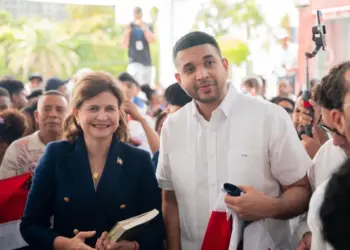“Juventud en Voz Alta” supera las 500 horas de lectura continua en busca de récord Guinness