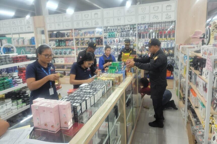 MICM y CECCOM intervienen comercios chinos de Santiago