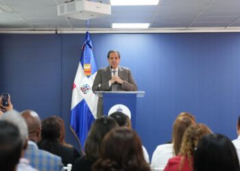 Víctor Atallah juramenta 43 comités para prevenir infecciones asociadas a la atención de salud