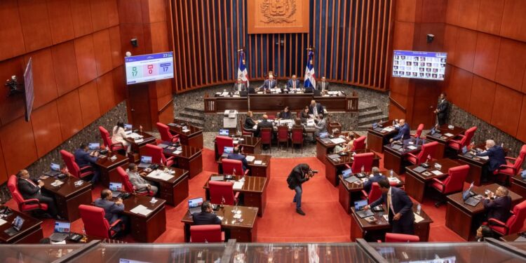 SENADO DE LA REPÚBLICA APRUEBA LA LEY QUE REGULA LOS JUEGOS AL AZAR La ley prohíbe por 10 años la instalación de nuevas bancas de lotería