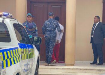 Aplazan para el miércoles medida contra menor acusado de matar a sargento del Dicrim en Santiago