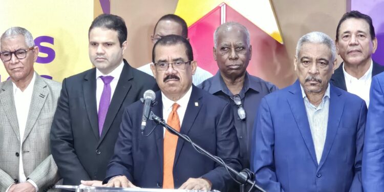 PLD denuncia crisis del pollo y exige frenar importaciones en República Dominicana