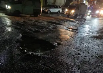 Conductores denuncian deterioro de la avenida avenida Padre Ignacio Ozmee frente a Cristo Park