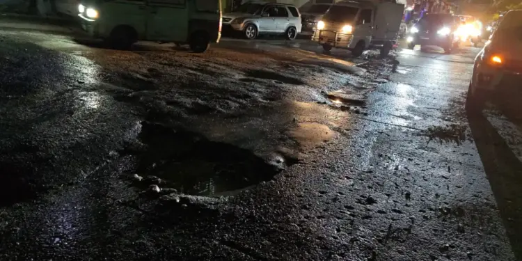 Conductores denuncian deterioro de la avenida avenida Padre Ignacio Ozmee frente a Cristo Park