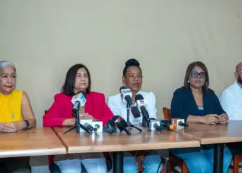 Gremios administrativos de la salud exigen aumento salarial; advierten darán sorpresa al Gobierno si no responde
