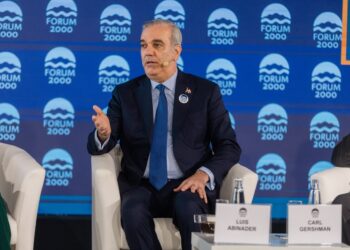 Abinader destaca en Praga los avances democráticos y la independencia institucional de República Dominicana