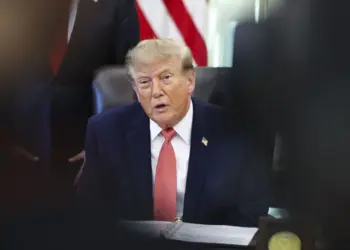 Trump ha deportado a casi un millón de personas en su segundo mandato, según un informe