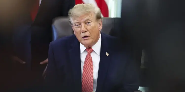 Trump ha deportado a casi un millón de personas en su segundo mandato, según un informe