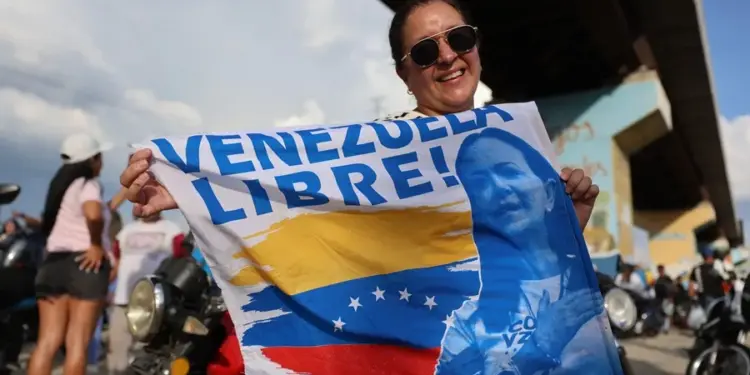 Miles de personas reciben a la caravana de María Corina Machado tras su esperado regreso a Venezuela