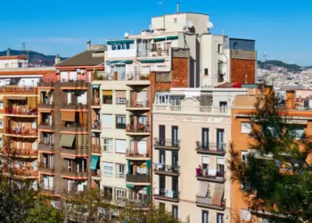 Los migrantes, entre los más golpeados por la crisis de la vivienda que llevó a España a elecciones anticipadas