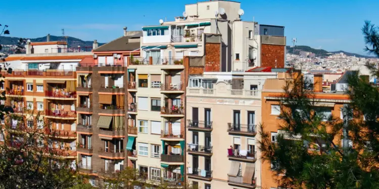 Los migrantes, entre los más golpeados por la crisis de la vivienda que llevó a España a elecciones anticipadas