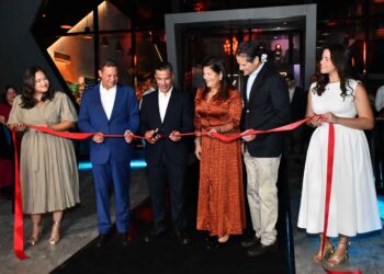 Comercial Karros presenta la nueva Geely Starray GF-2027 e inaugura su cuarto showroom