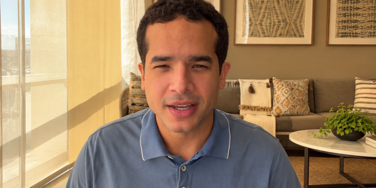 Omar Fernández aclara que fue ingresado por gastroenteritis y asegura que ya se encuentra bien