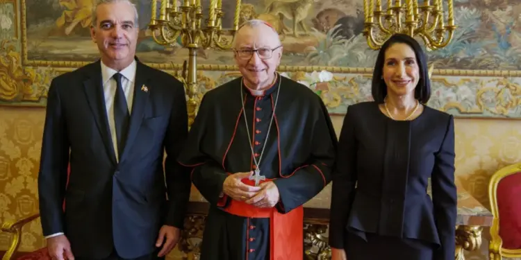 Abinader y secretario de Estado de la Santa Sede, abordan asuntos de Estado y situación internacional en el Vaticano