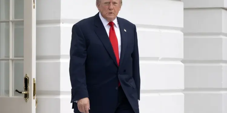Trump dice que si consumiera alcohol, tabaco y drogas «no estaría aquí»