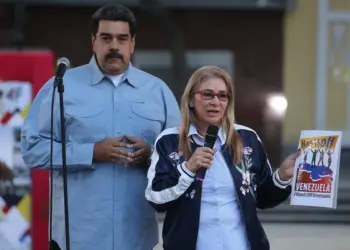 Nicolás Maduro y Cilia Flores se declaran inocentes; juez aplazan juicio