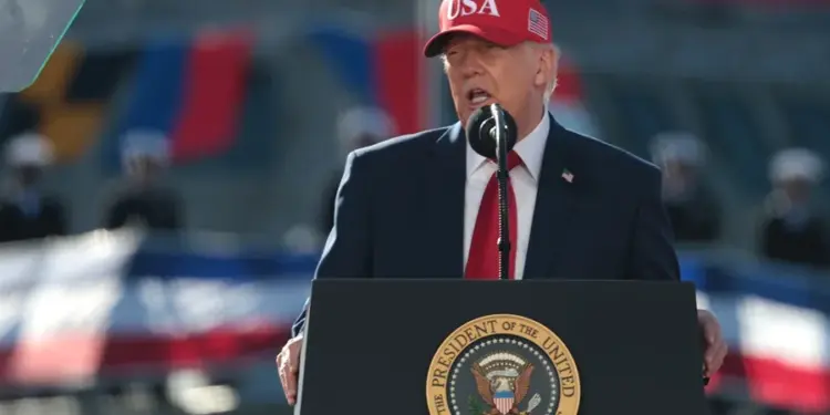 Trump ataca de nuevo a Fox, su cadena afín, y la acusa de cubrir más a los demócratas