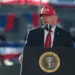 Trump ataca de nuevo a Fox, su cadena afín, y la acusa de cubrir más a los demócratas