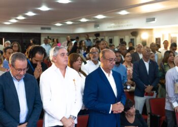 AUTORA DEDICA LIBRO A PADRES Y FAMILIAS DE PERSONAS CON DISCAPACIDAD.