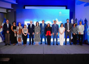 Ministerio de Salud presenta plan para mejorar la atención médica en tres provincias y evalúa servicios de salud en siete regiones