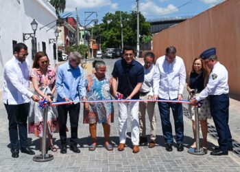 David Collado concluye entregas de calles intervenidas en Ciudad Colonial por 221 millones pesos.