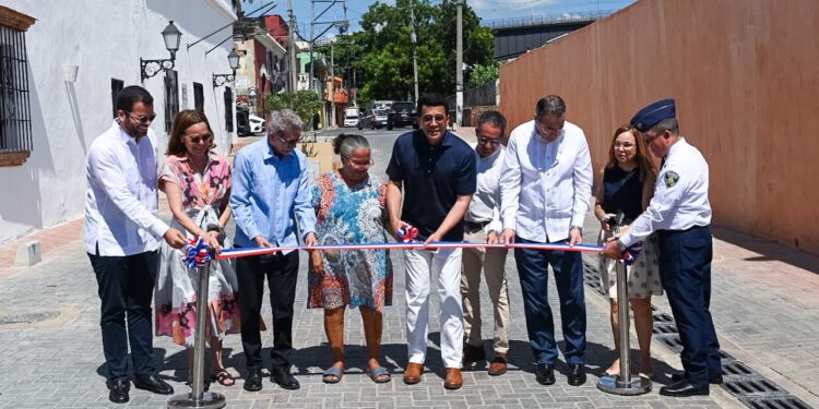 David Collado concluye entregas de calles intervenidas en Ciudad Colonial por 221 millones pesos.