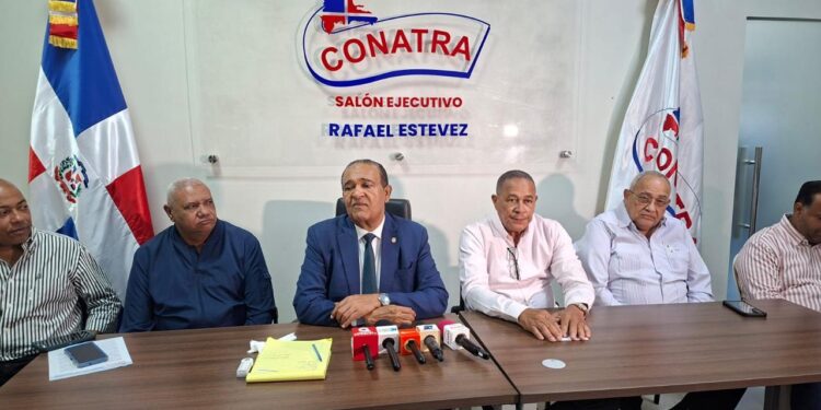 Antonio Marte pide revisar aumento precios marbete; sugiere sea aplicado a vehículos de lujo.